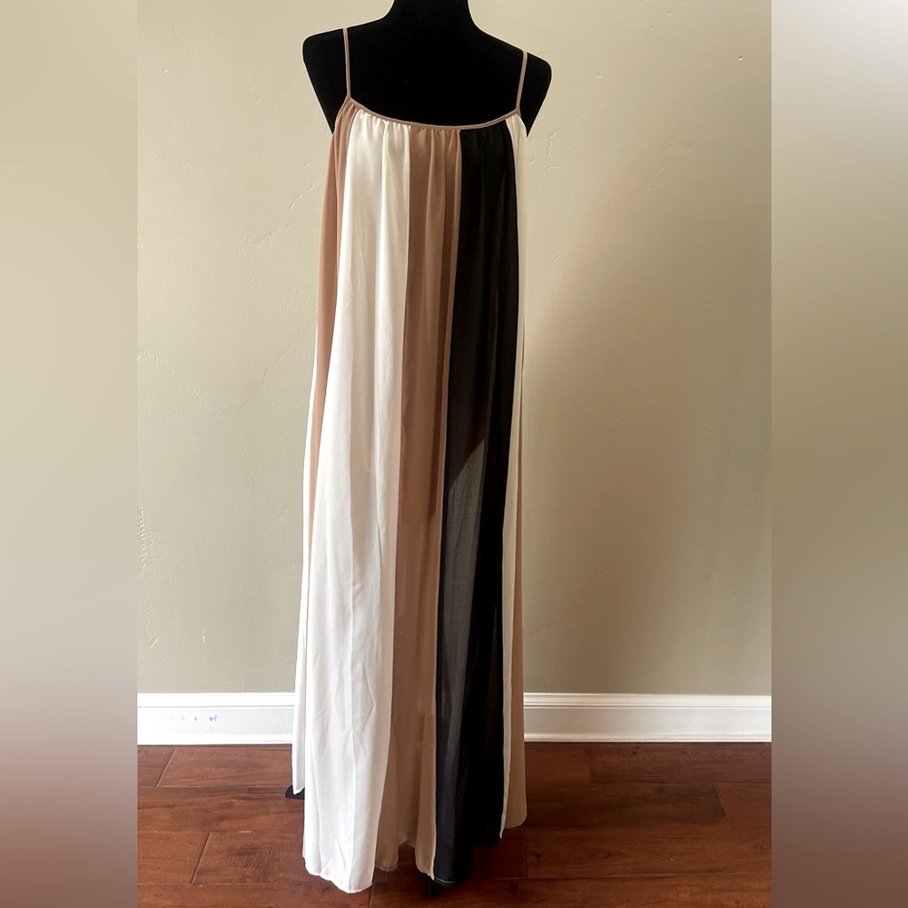 LINE+DOT MAXI DRESS 💕